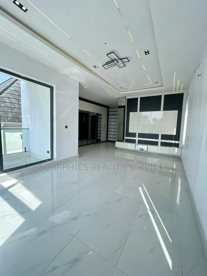 5bdrm Duplex in Off Lekki-Epe Expressway for sale