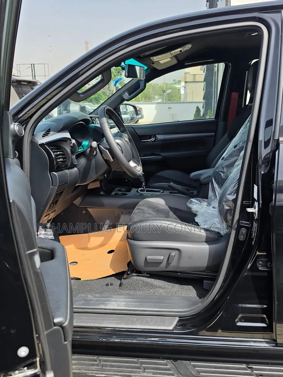 New Toyota Hilux 2025 Black