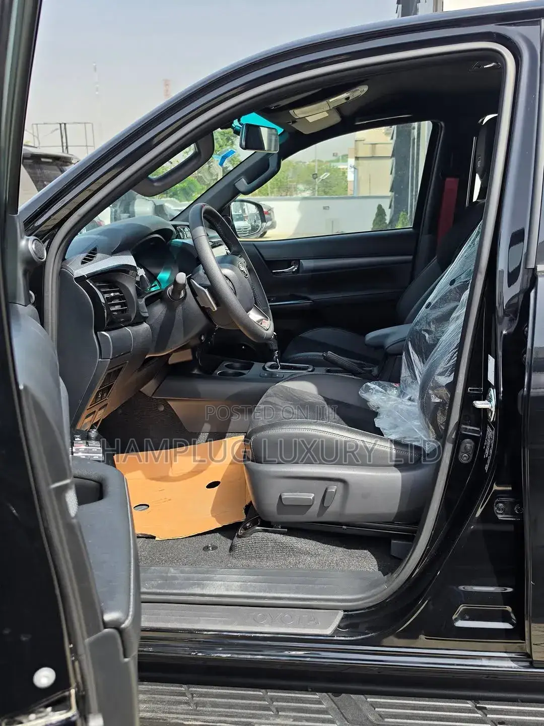 New Toyota Hilux 2025 Black