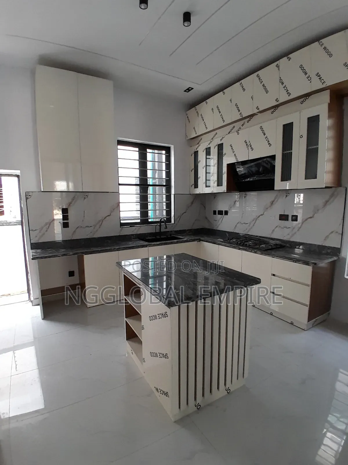 5bdrm Duplex in Ikota G R A for sale
