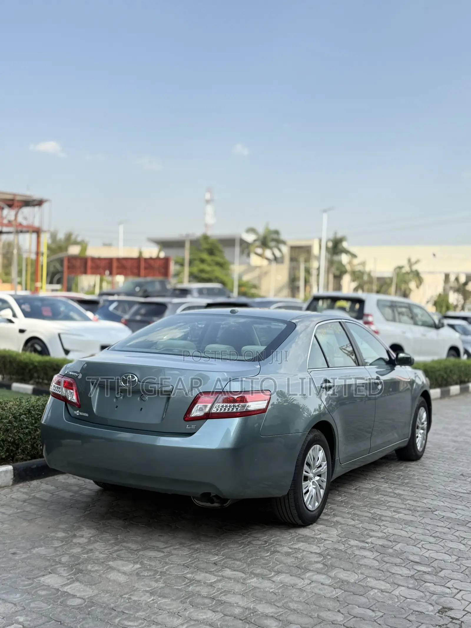 Toyota Camry LE 4dr Sedan (2.5L 4cyl 6A) 2011 Green