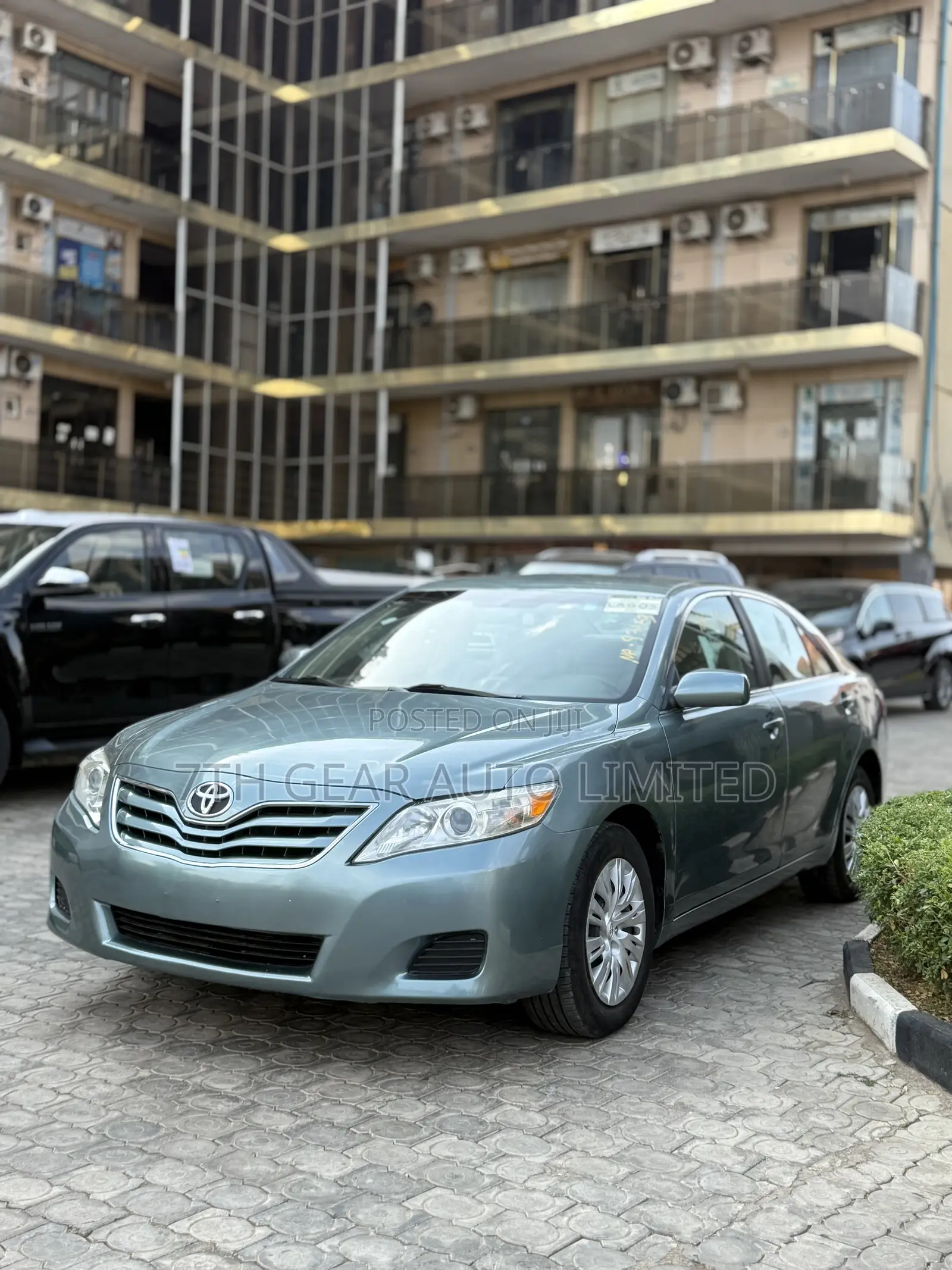 Toyota Camry LE 4dr Sedan (2.5L 4cyl 6A) 2011 Green
