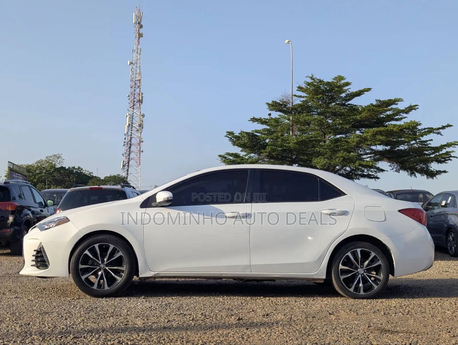 Toyota Corolla SE (1.8L 4cyl 2A) 2018 White