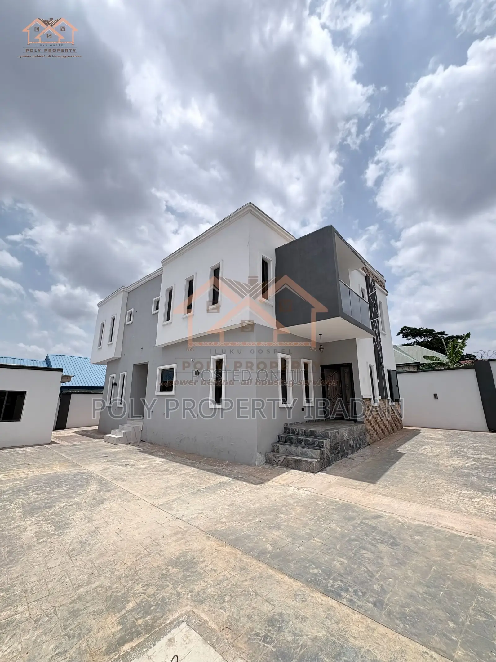 4bdrm Duplex in Kolapo Ishola Gra, Ibadan for sale