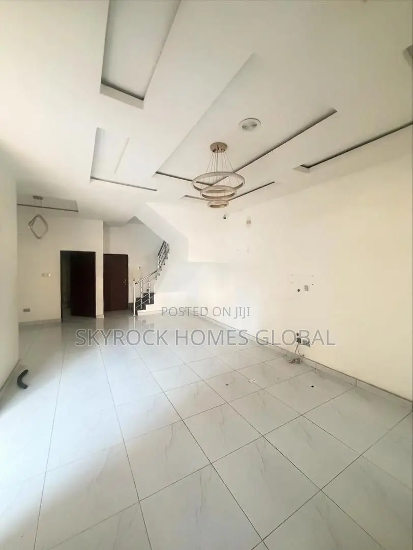 4bdrm Duplex in Chevron for rent