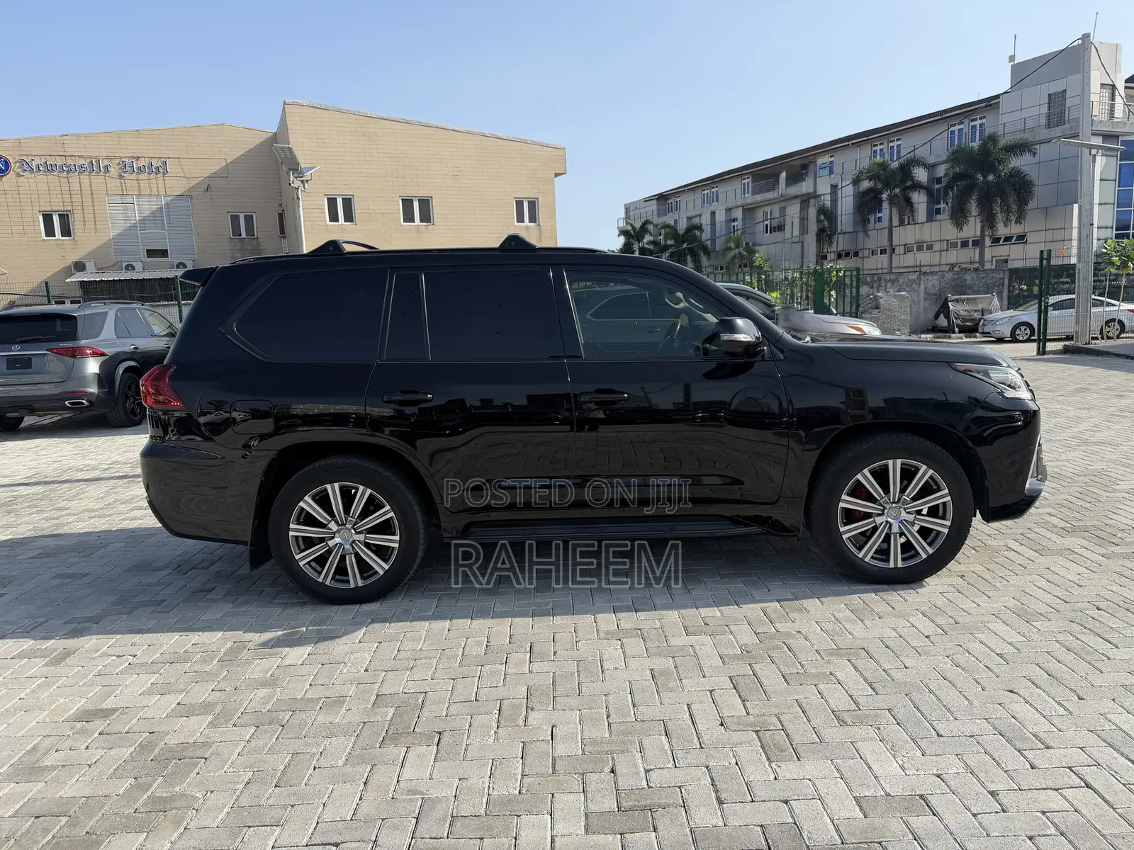 Lexus LX 570 (5 seats) AWD 2017 Black