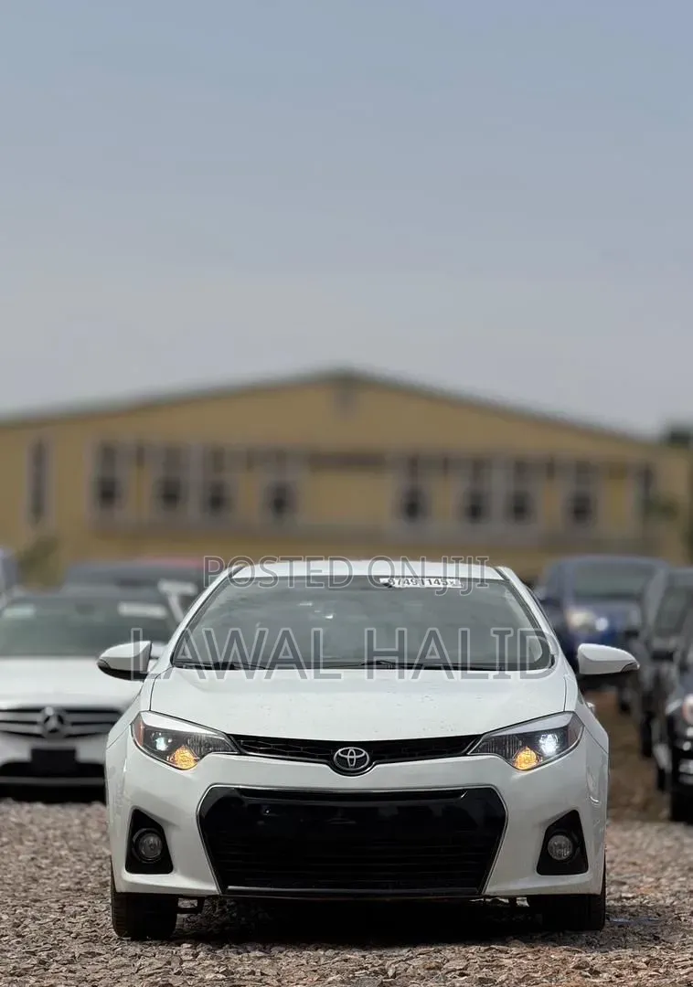 Toyota Corolla S 4dr Sedan (1.8L 4cyl CVT) 2015 White