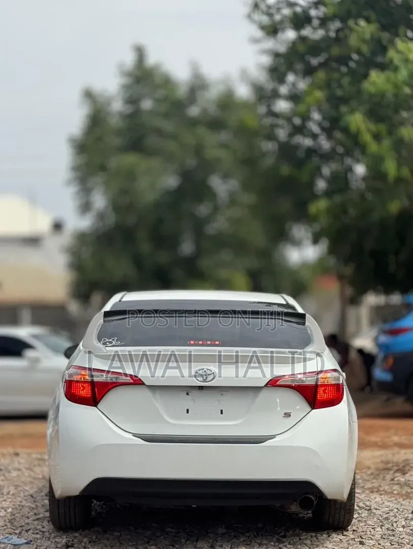 Toyota Corolla S 4dr Sedan (1.8L 4cyl CVT) 2015 White