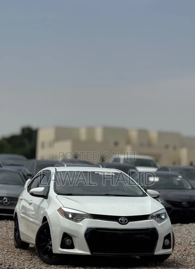 Toyota Corolla S 4dr Sedan (1.8L 4cyl CVT) 2015 White
