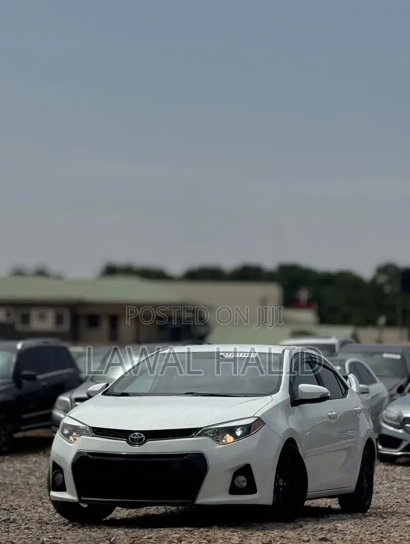 Toyota Corolla S 4dr Sedan (1.8L 4cyl CVT) 2015 White