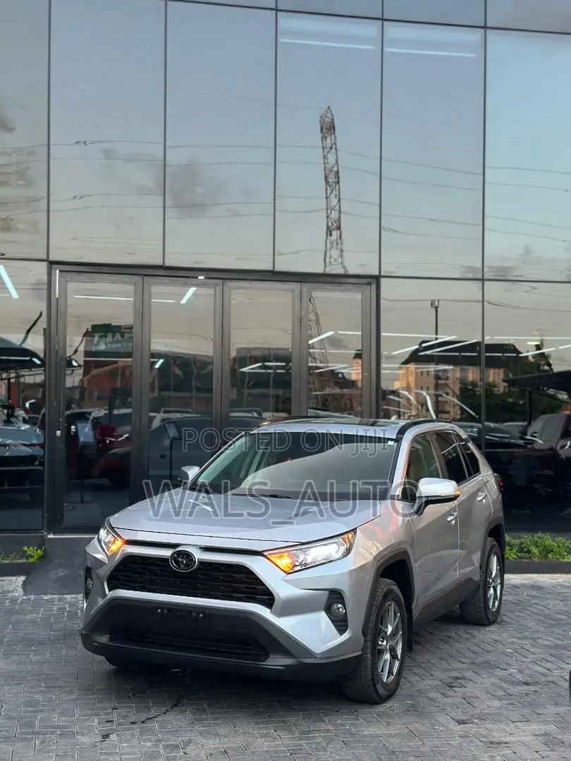 Toyota RAV4 XLE AWD 2024 Gray