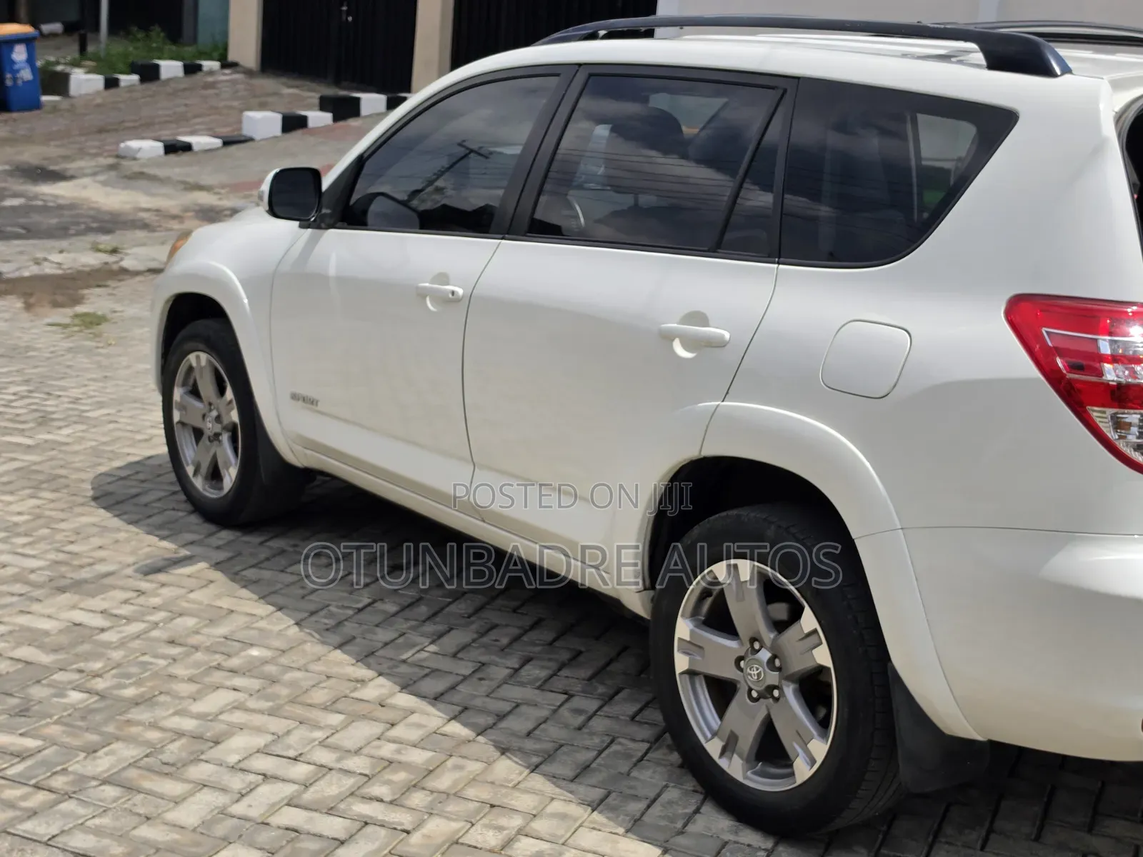 Toyota RAV4 Sport 2009 White