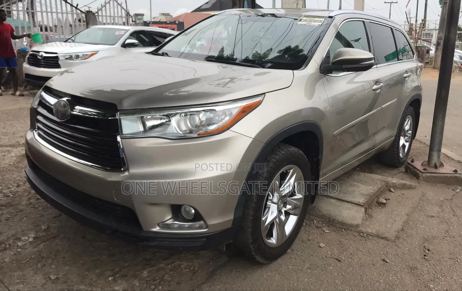 Toyota Highlander Limited 4dr SUV AWD (3.5L 6cyl 6A) 2015 Gold