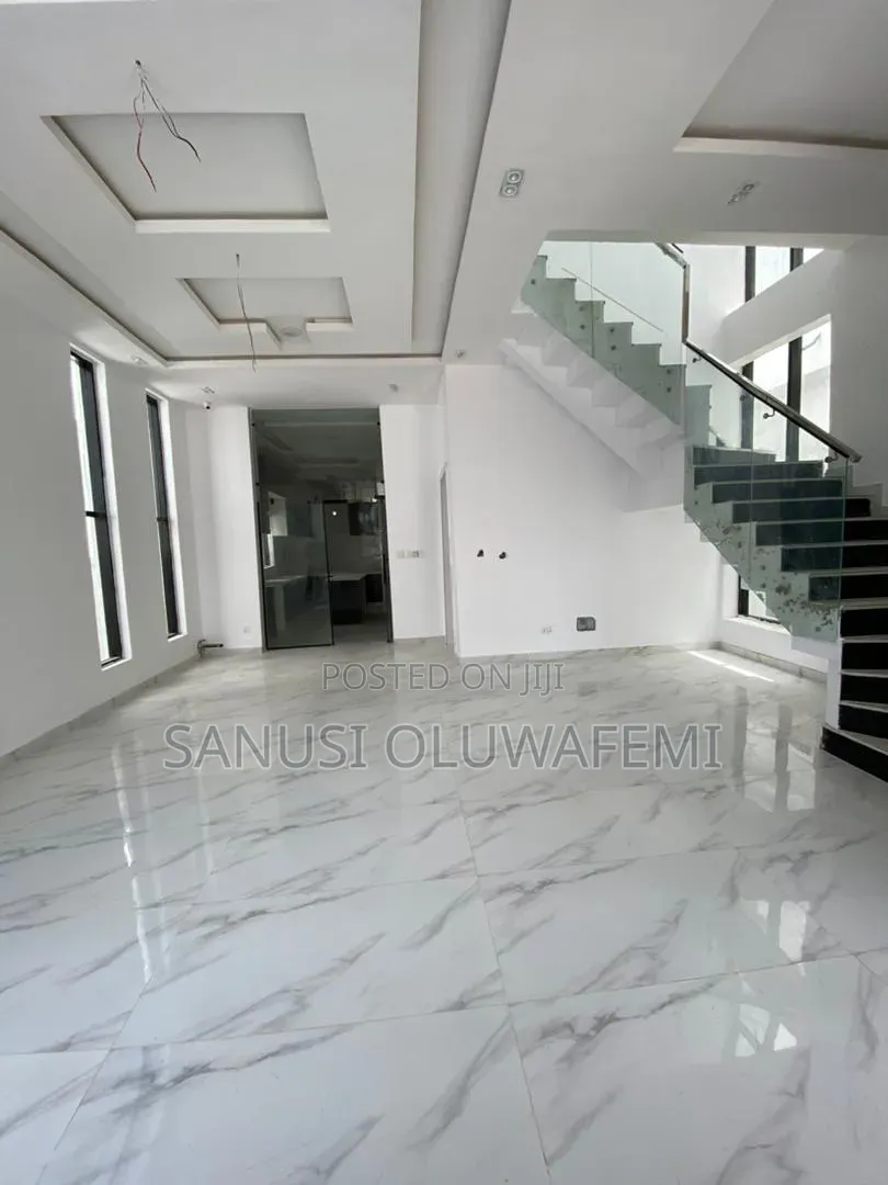 4bdrm Duplex in Chevron for sale