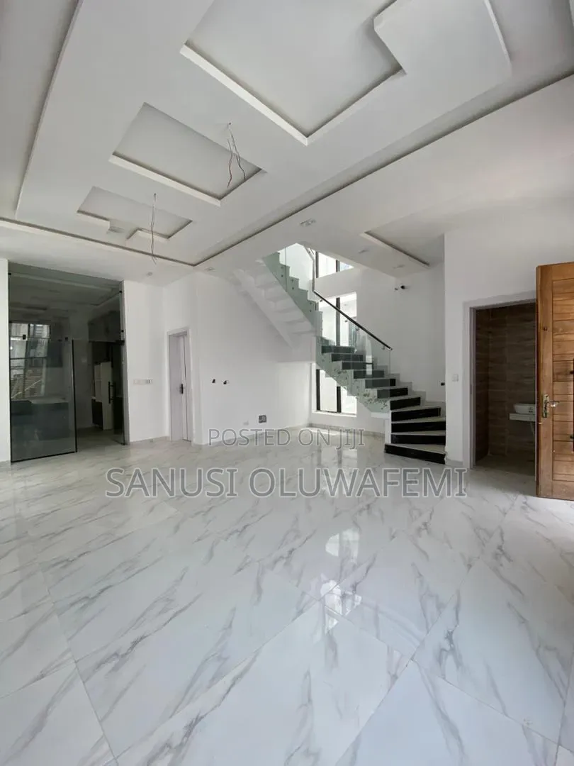 4bdrm Duplex in Chevron for sale