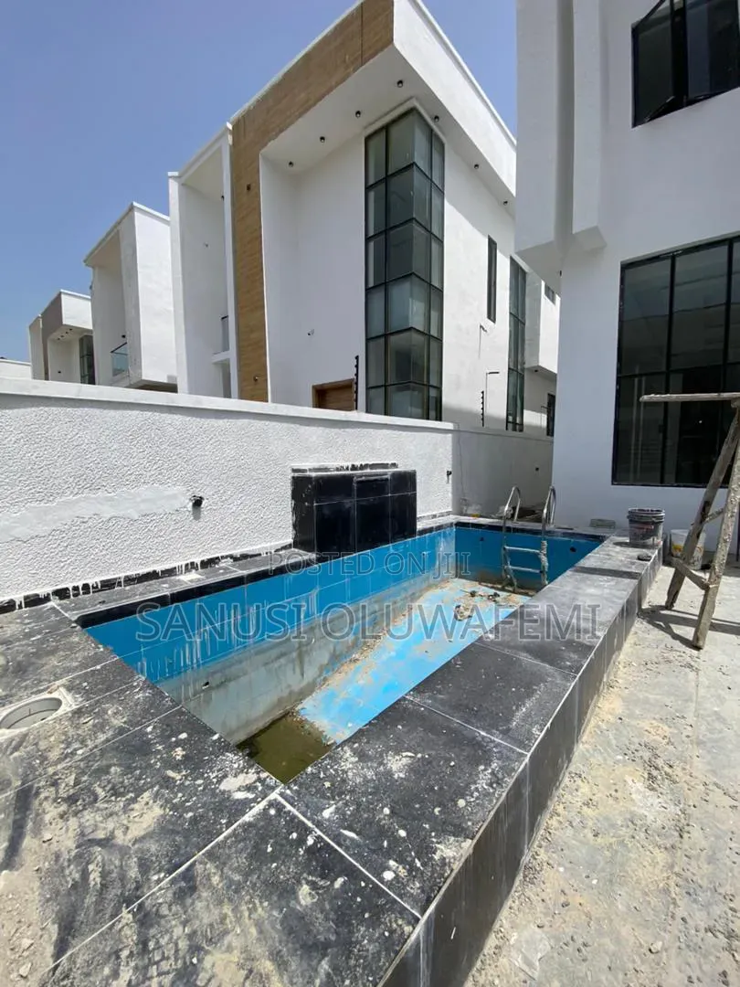 4bdrm Duplex in Chevron for sale