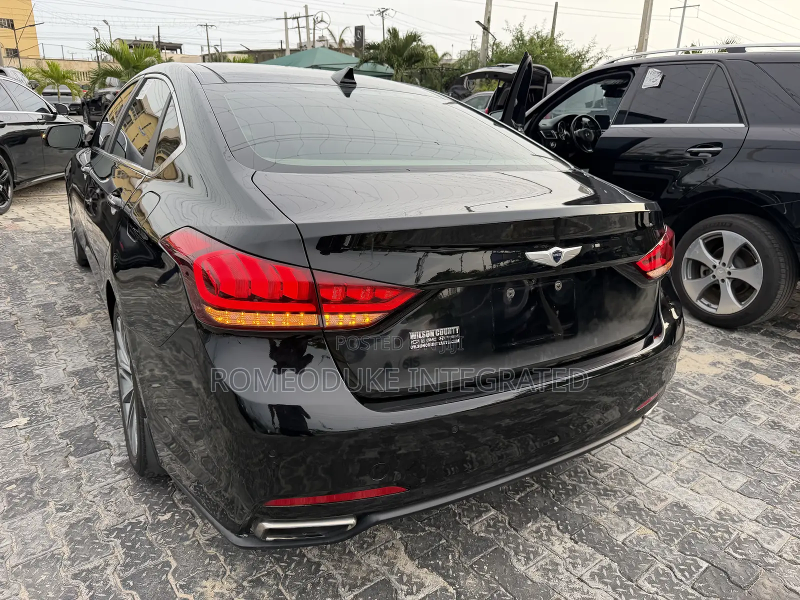 Hyundai Genesis 2016 Black