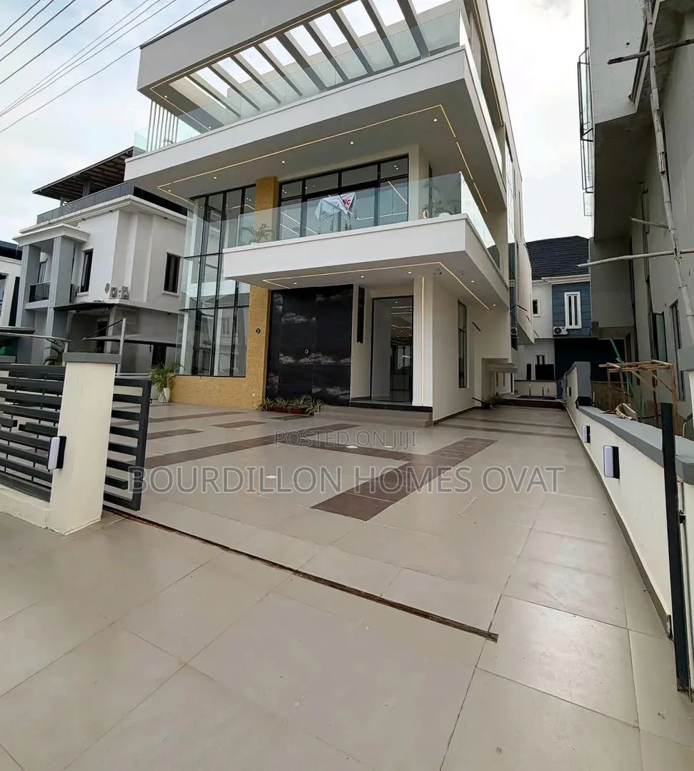 5bdrm Duplex in Megamound Estate for sale