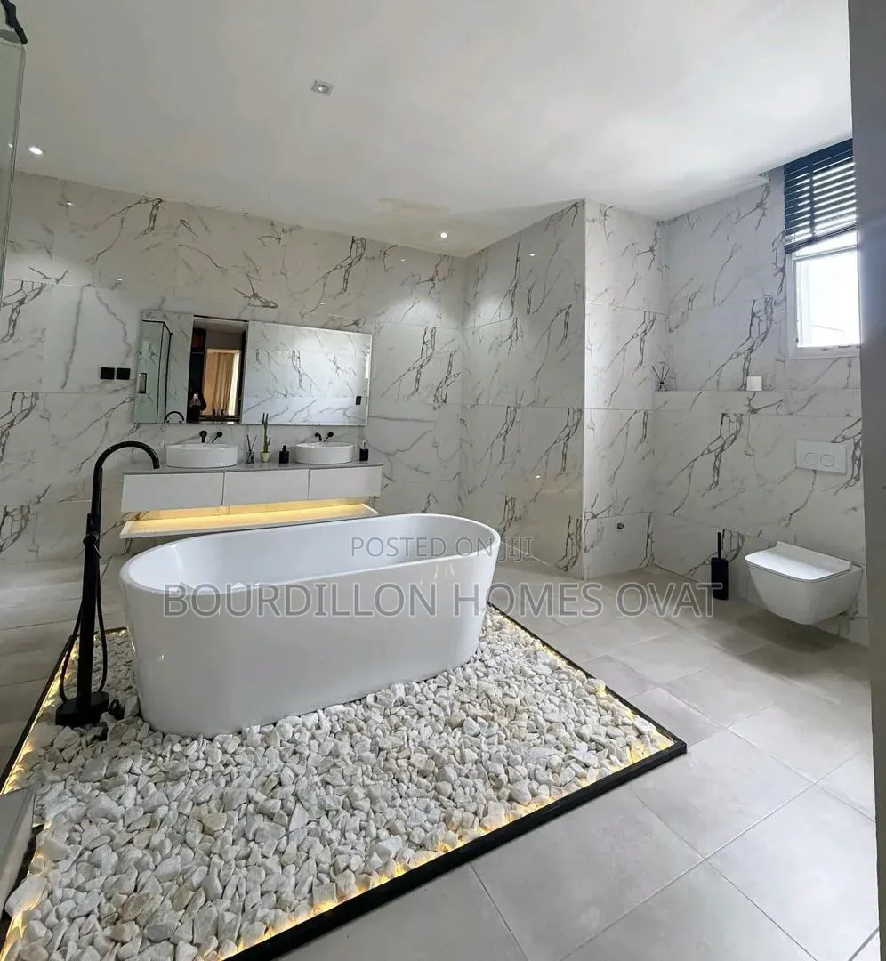 5bdrm Duplex in Megamound Estate for sale