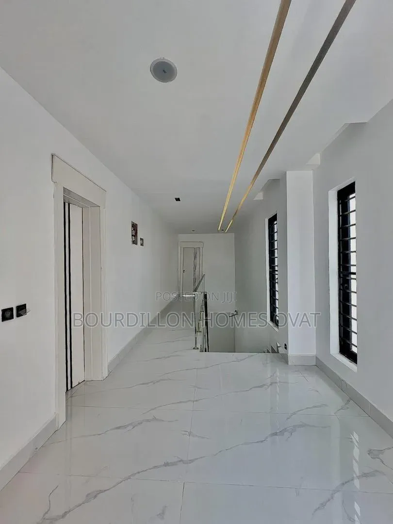 5bdrm Duplex in Chevron Toll Gate for sale