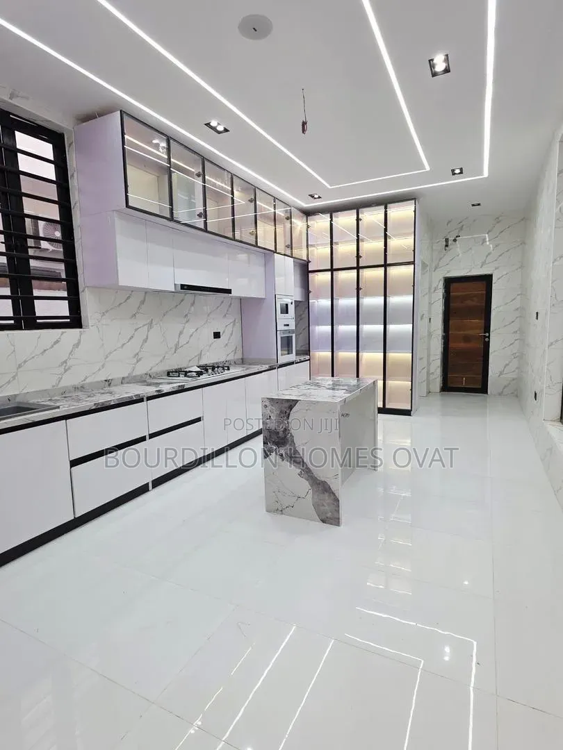 4bdrm Duplex in Chevron Toll Gate for sale