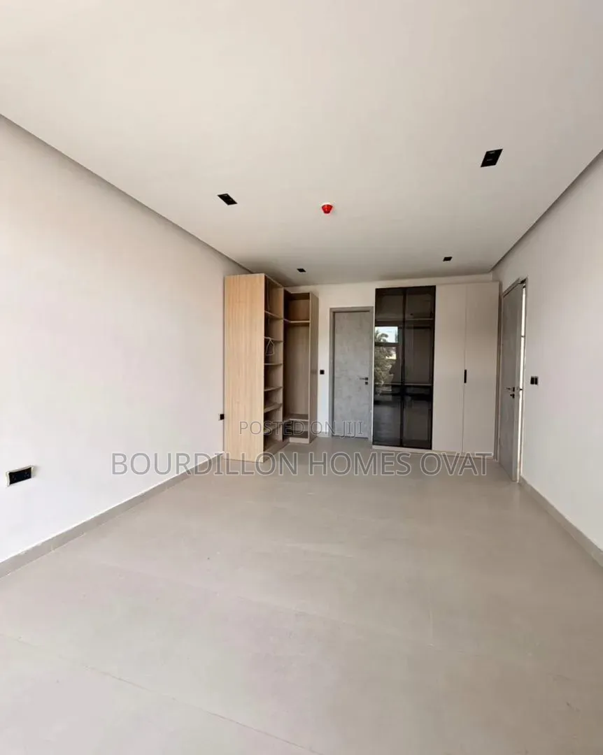 3bdrm Apartment in Lekki Phase 1 for sale