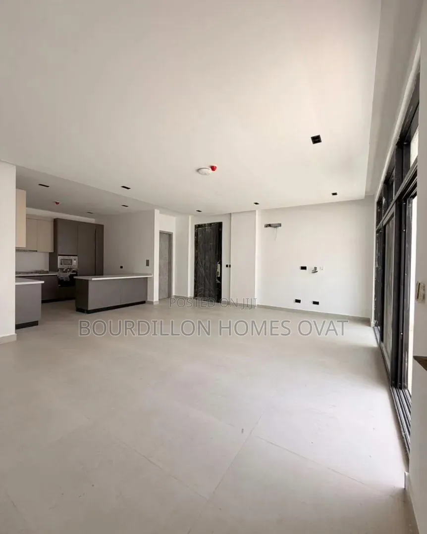3bdrm Apartment in Lekki Phase 1 for sale