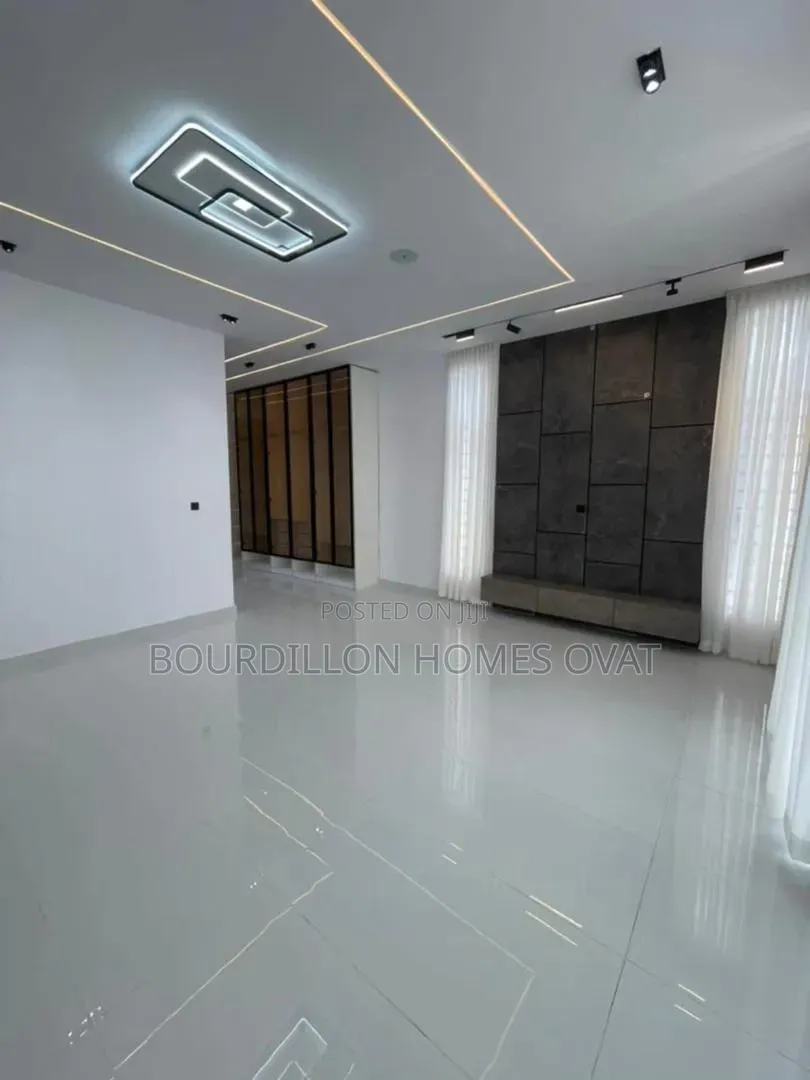 5bdrm Duplex in Ikota Lekki Lagos for sale