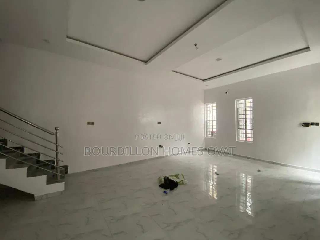 4bdrm Duplex in Harris Drive By Vgc for rent