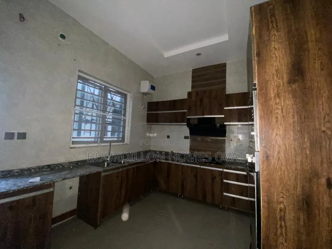4bdrm Duplex in Harris Drive By Vgc for rent