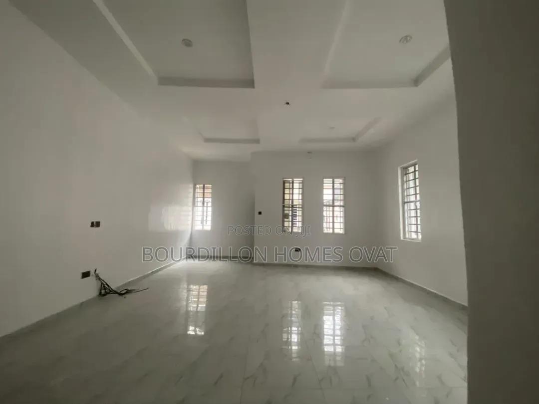 4bdrm Duplex in Harris Drive By Vgc for rent