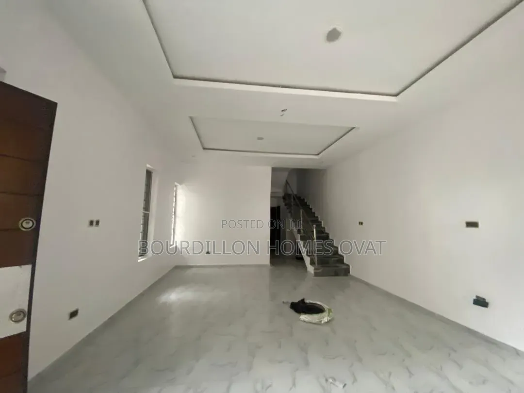 4bdrm Duplex in Harris Drive By Vgc for rent