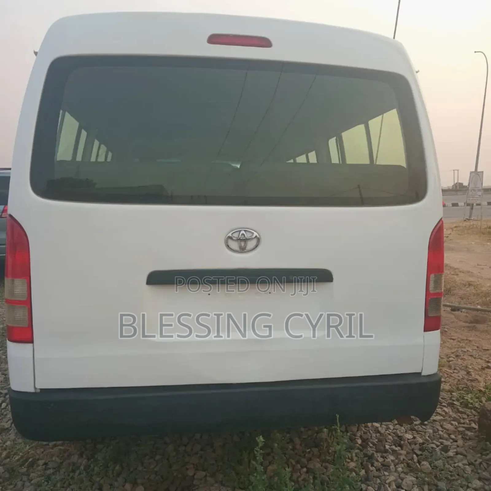 Toyota HiAce 2012 White