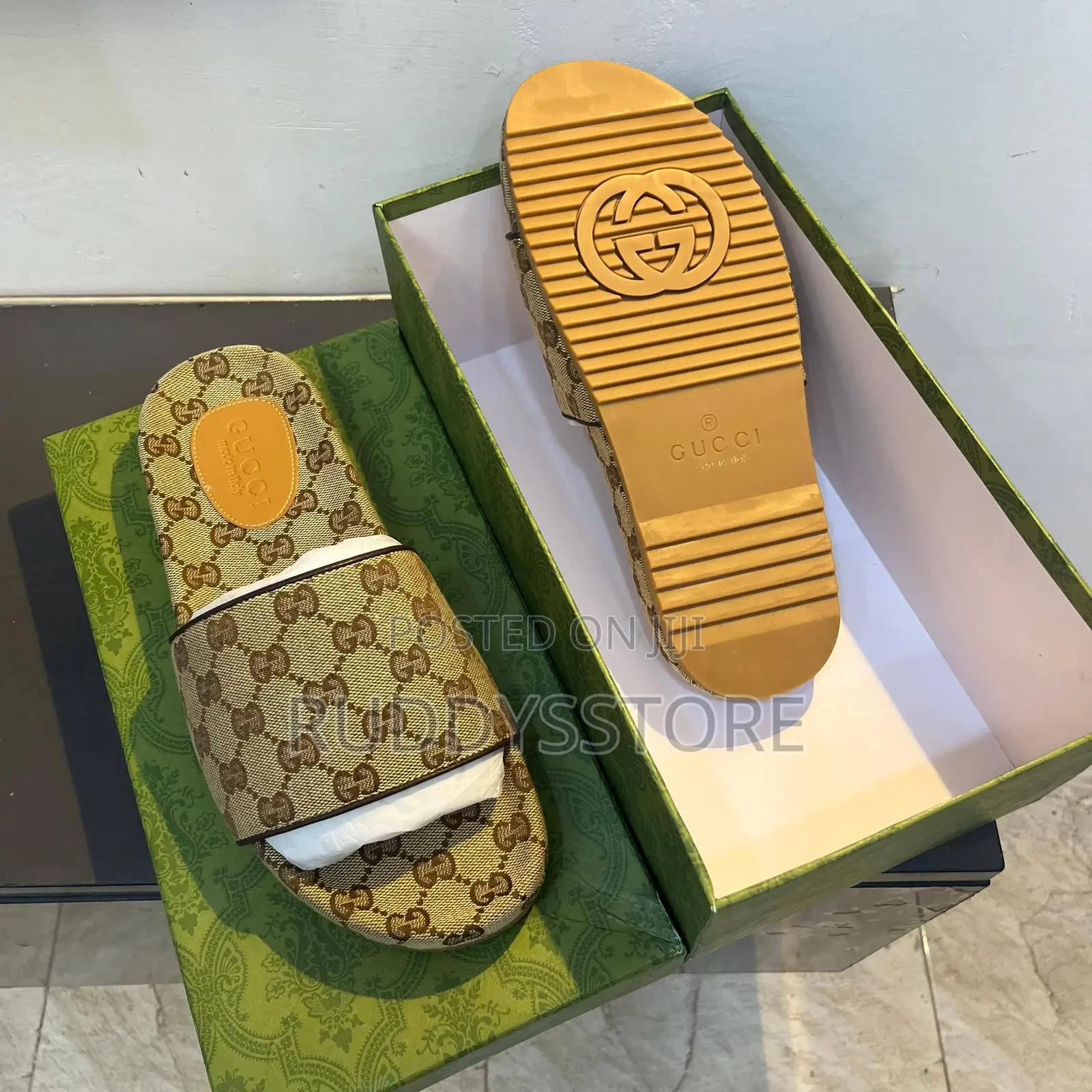 Gucci Gg Supreme Canvas Slides