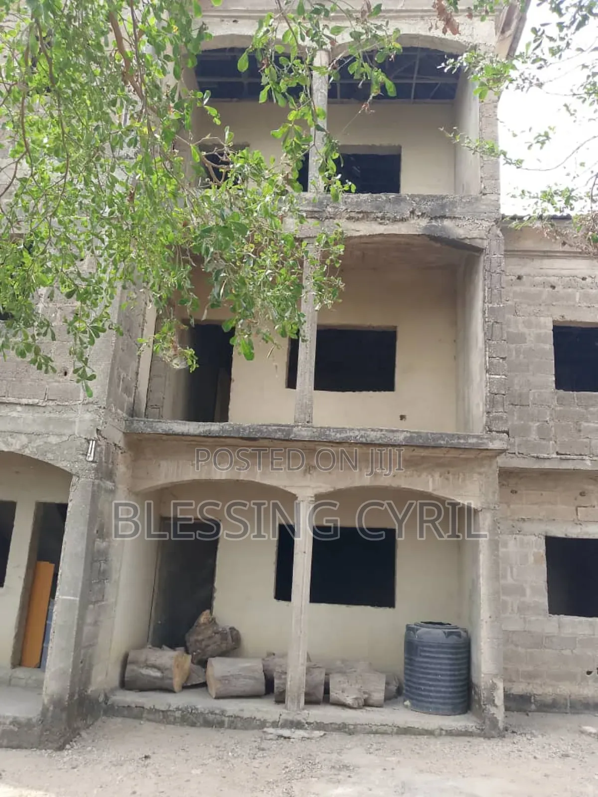 8bdrm House in Standalone Estate, Dei-Dei for sale