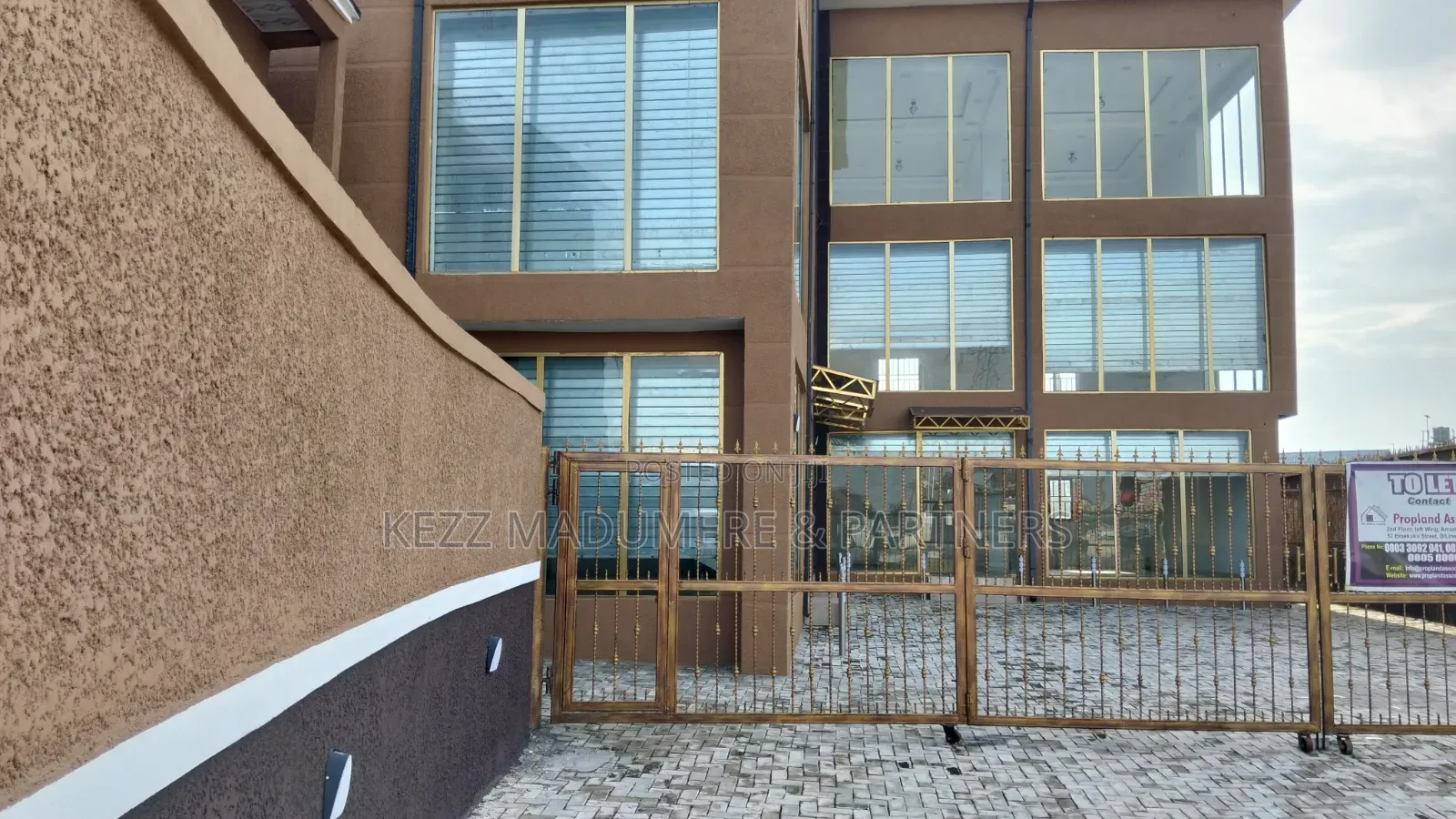 To Let : 2 Storey Plaza for Cooperate Rental Airport Rd Ph
