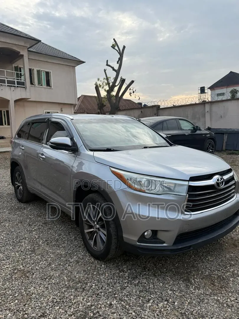 Toyota Highlander XLE V6 4x2 (3.5L 6cyl 6A) 2016 Silver