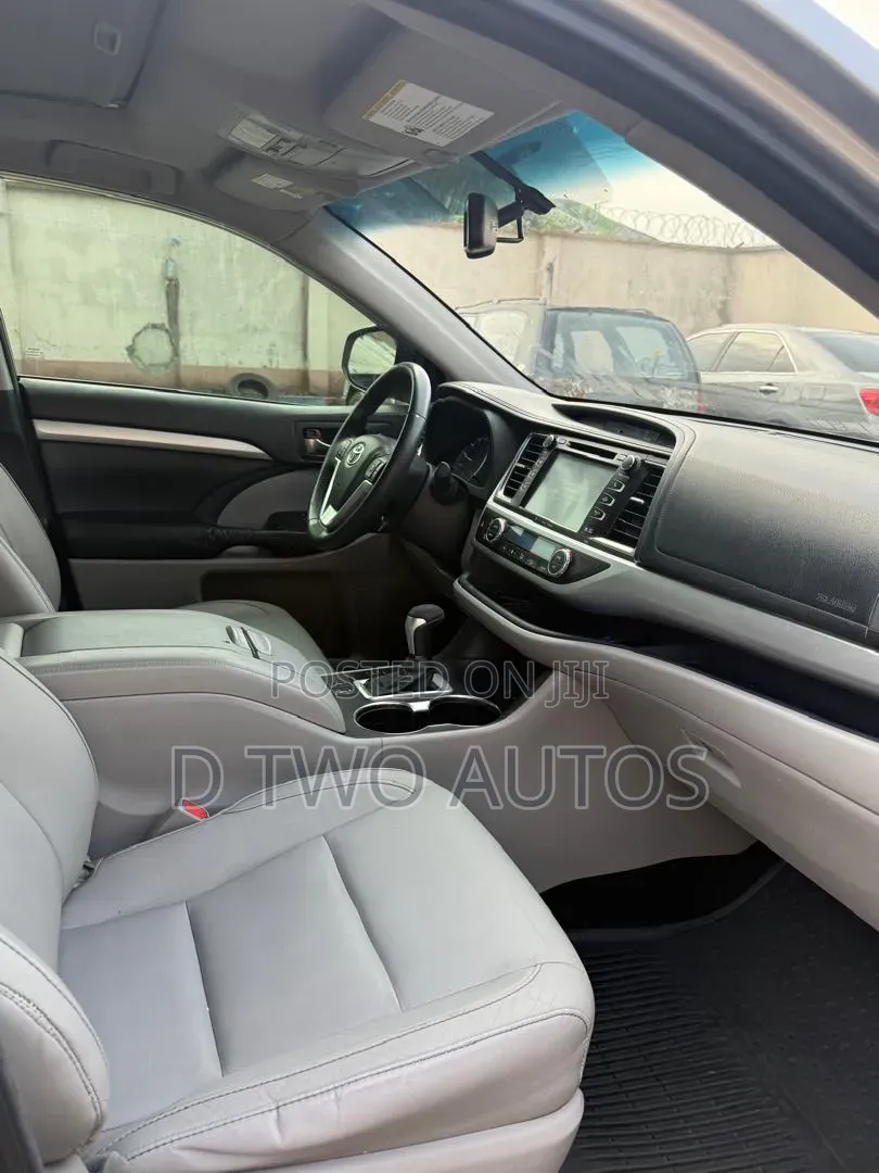 Toyota Highlander XLE V6 4x2 (3.5L 6cyl 6A) 2016 Silver