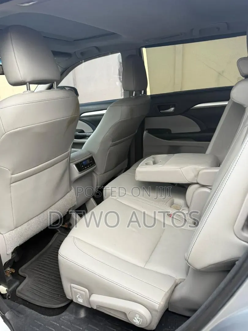 Toyota Highlander XLE V6 4x2 (3.5L 6cyl 6A) 2016 Silver