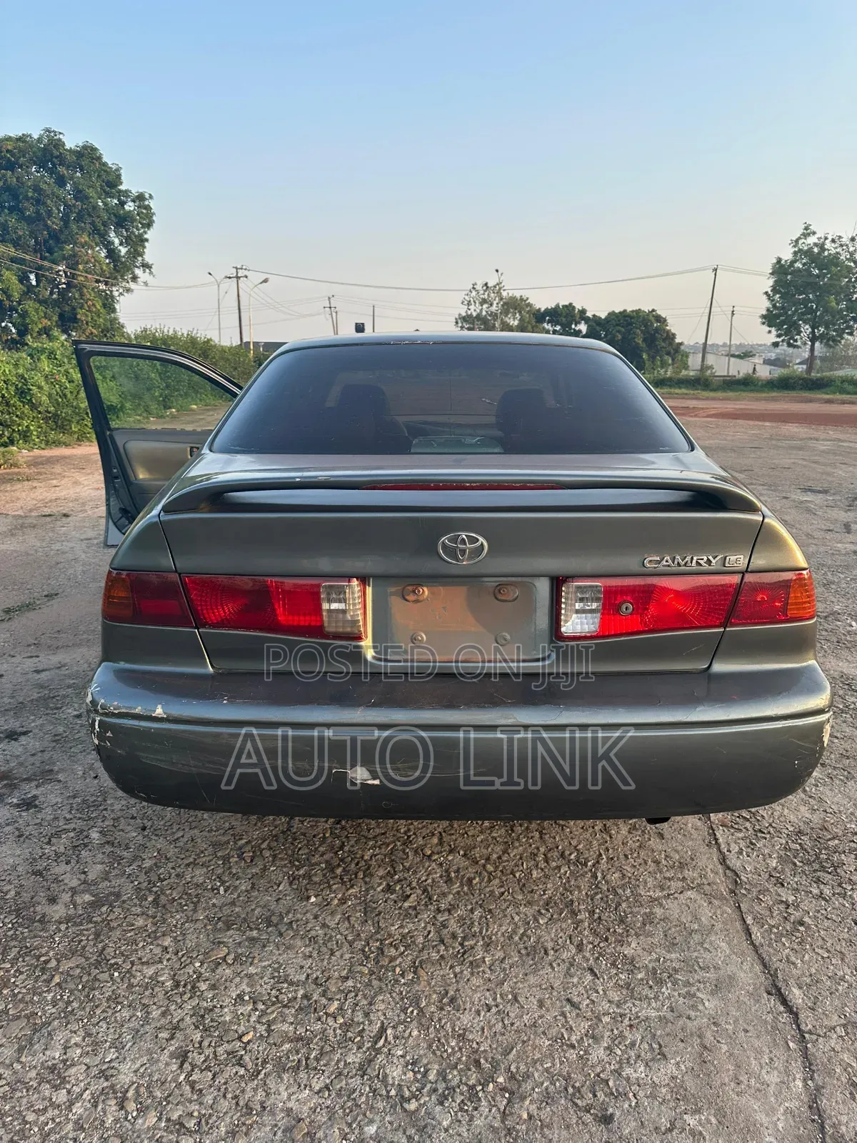 Toyota Camry LE 4dr Sedan (2.2L 4cyl 4A) 2000 Gray