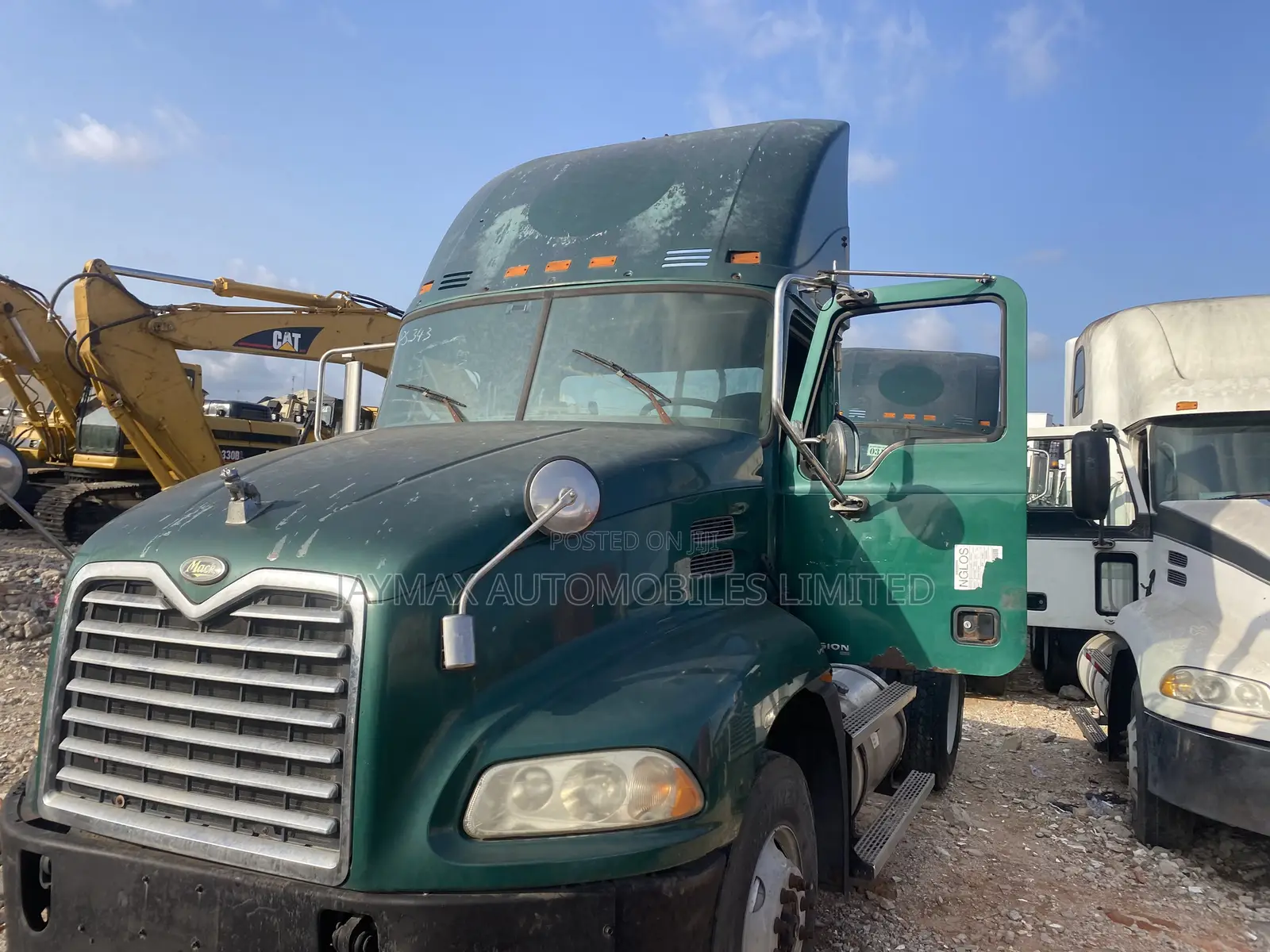 6 Tires Mack Truck Green