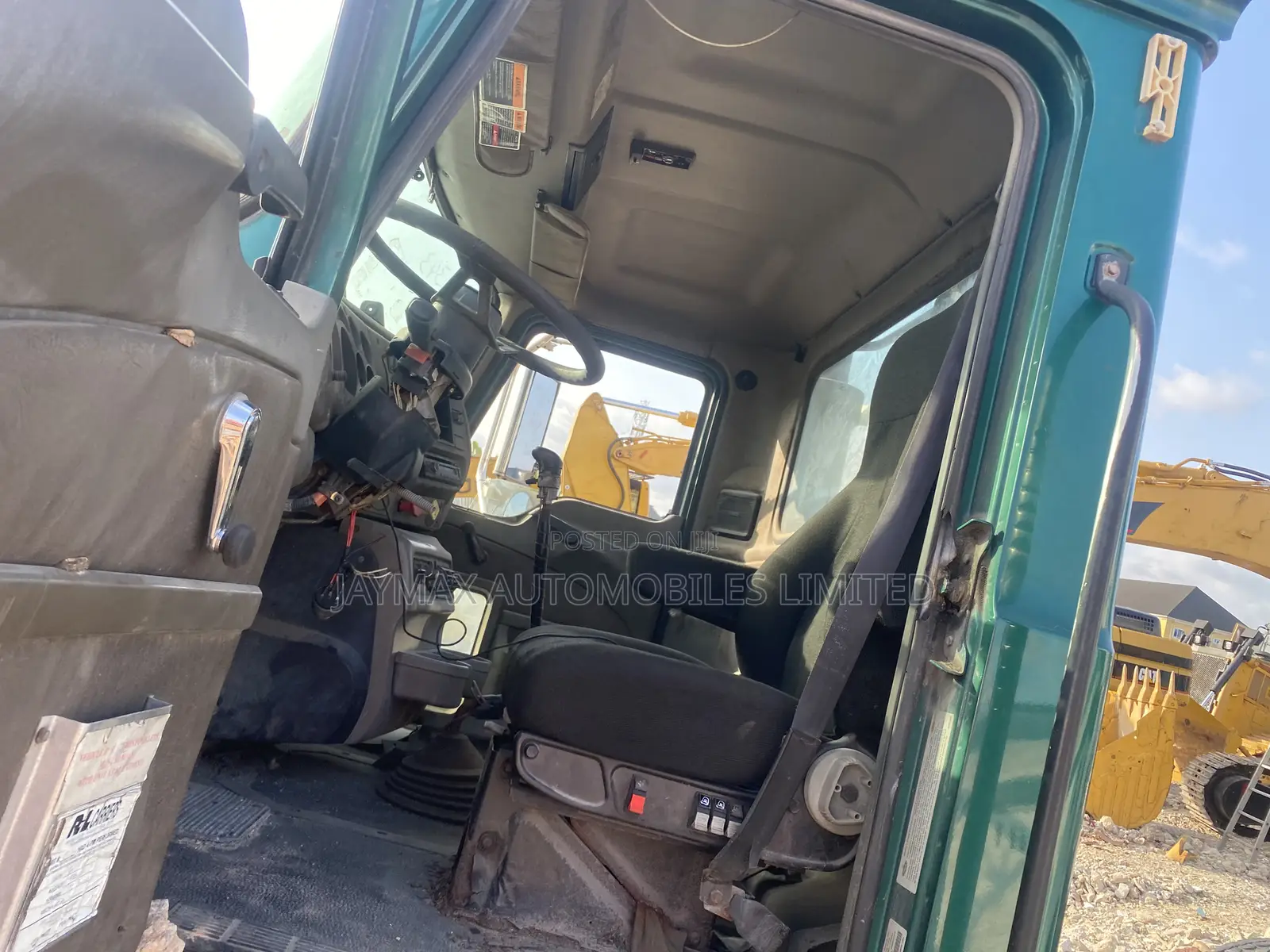 6 Tires Mack Truck Green