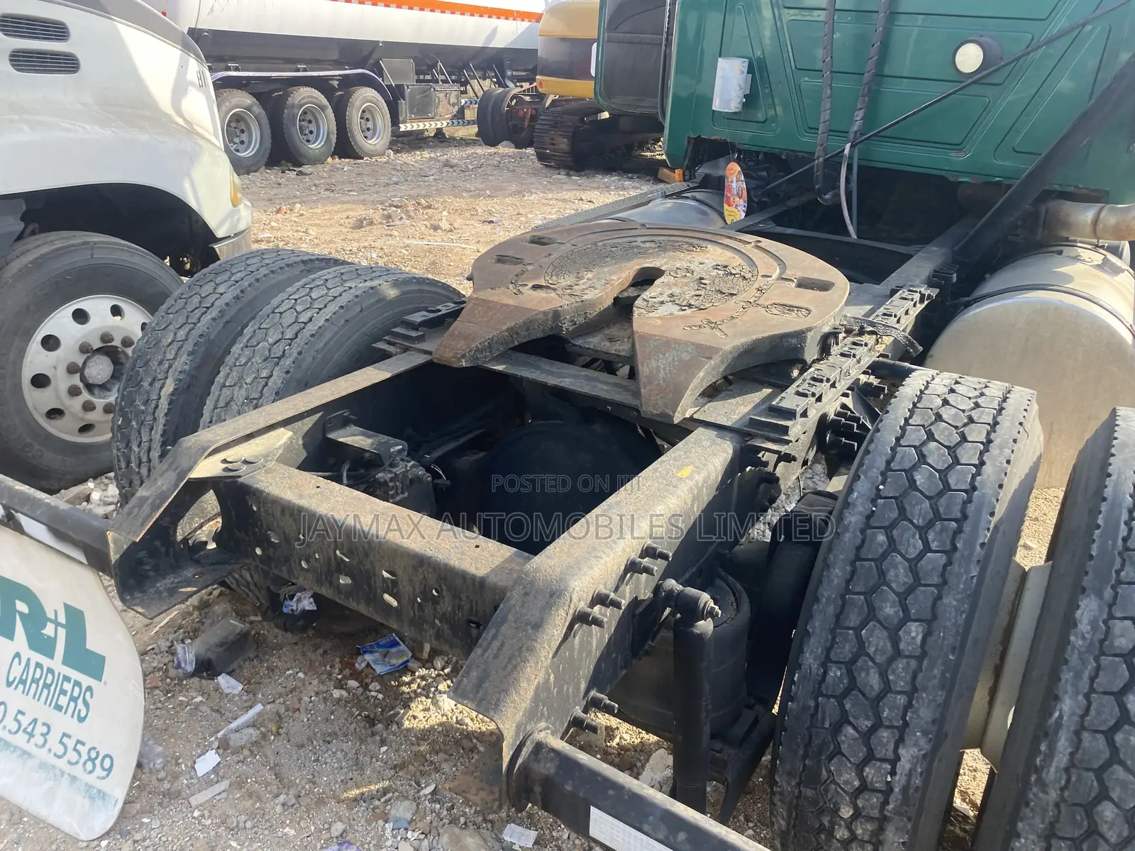 6 Tires Mack Truck Green