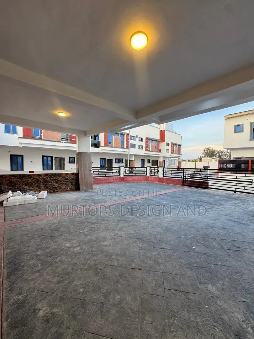 4bdrm Duplex in Lekki Phase 2 for sale