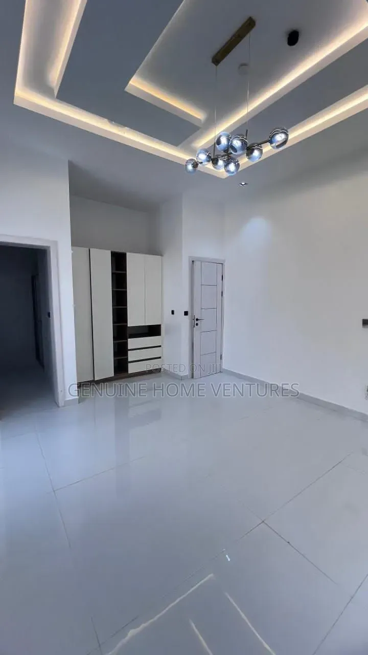 5bdrm Duplex in Pinock Osapa for sale