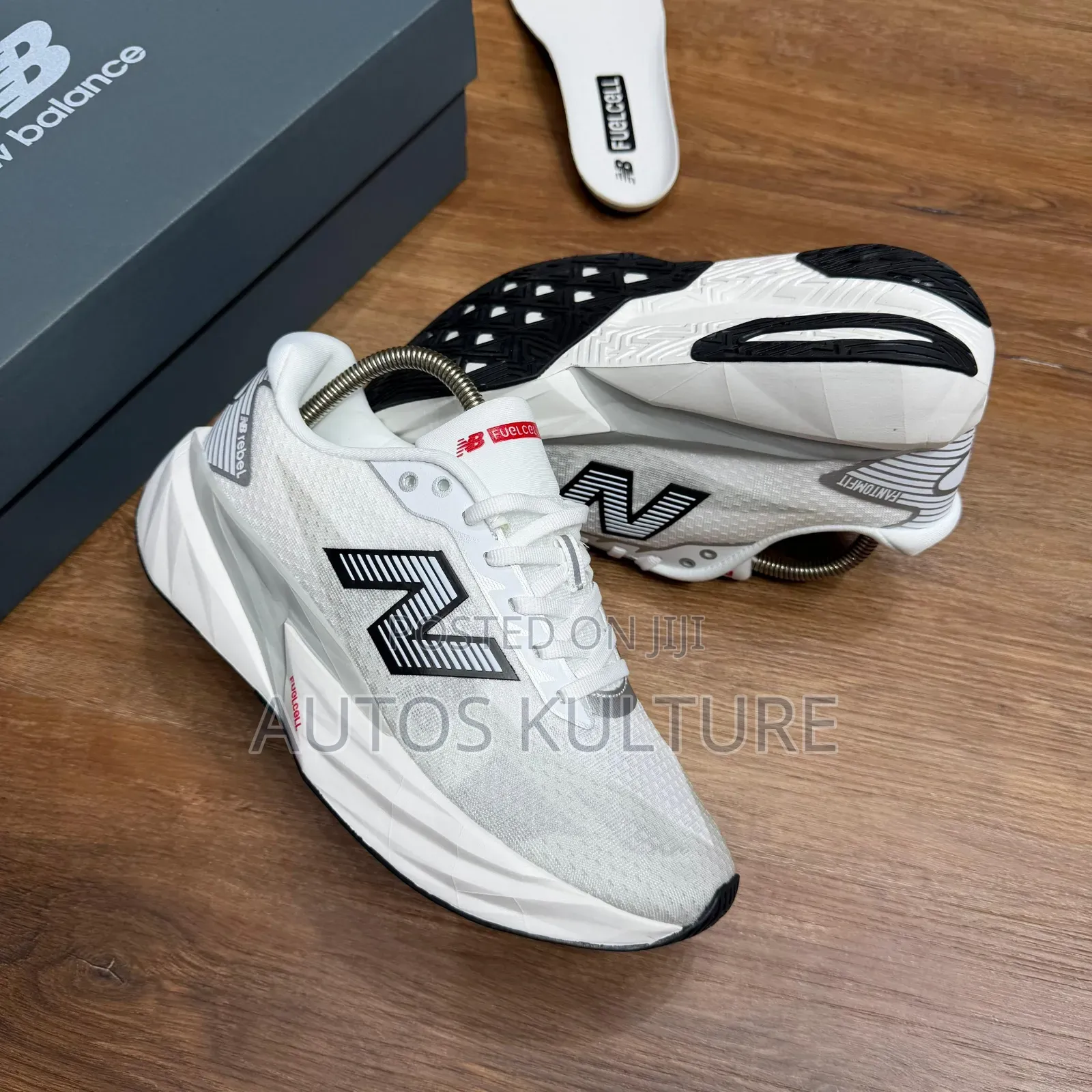 New Balance Fuelcell Rebel V5
