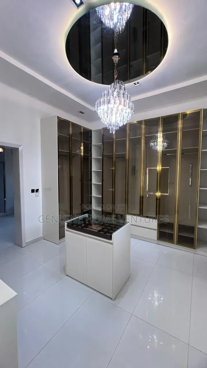 5bdrm Duplex in Pinock Osapa for sale