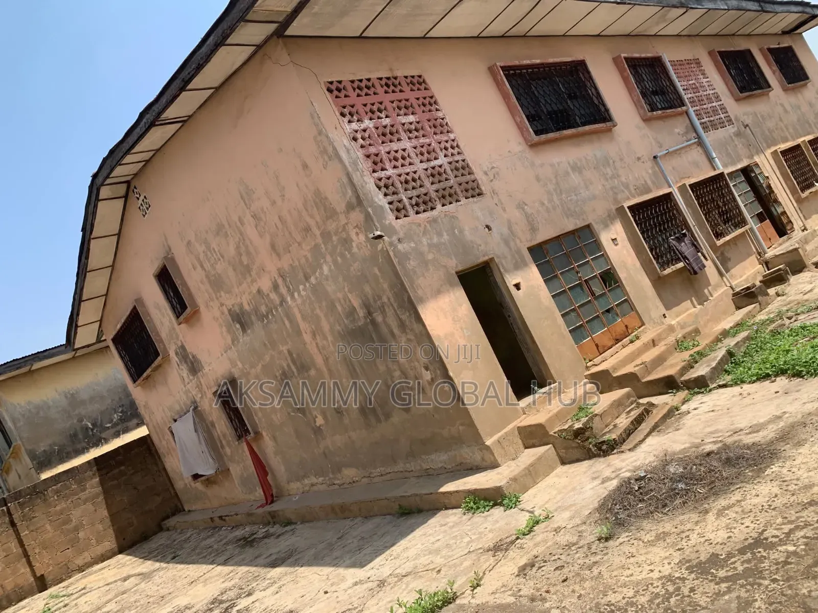 12bdrm Block of Flats in Agbowo. University for sale
