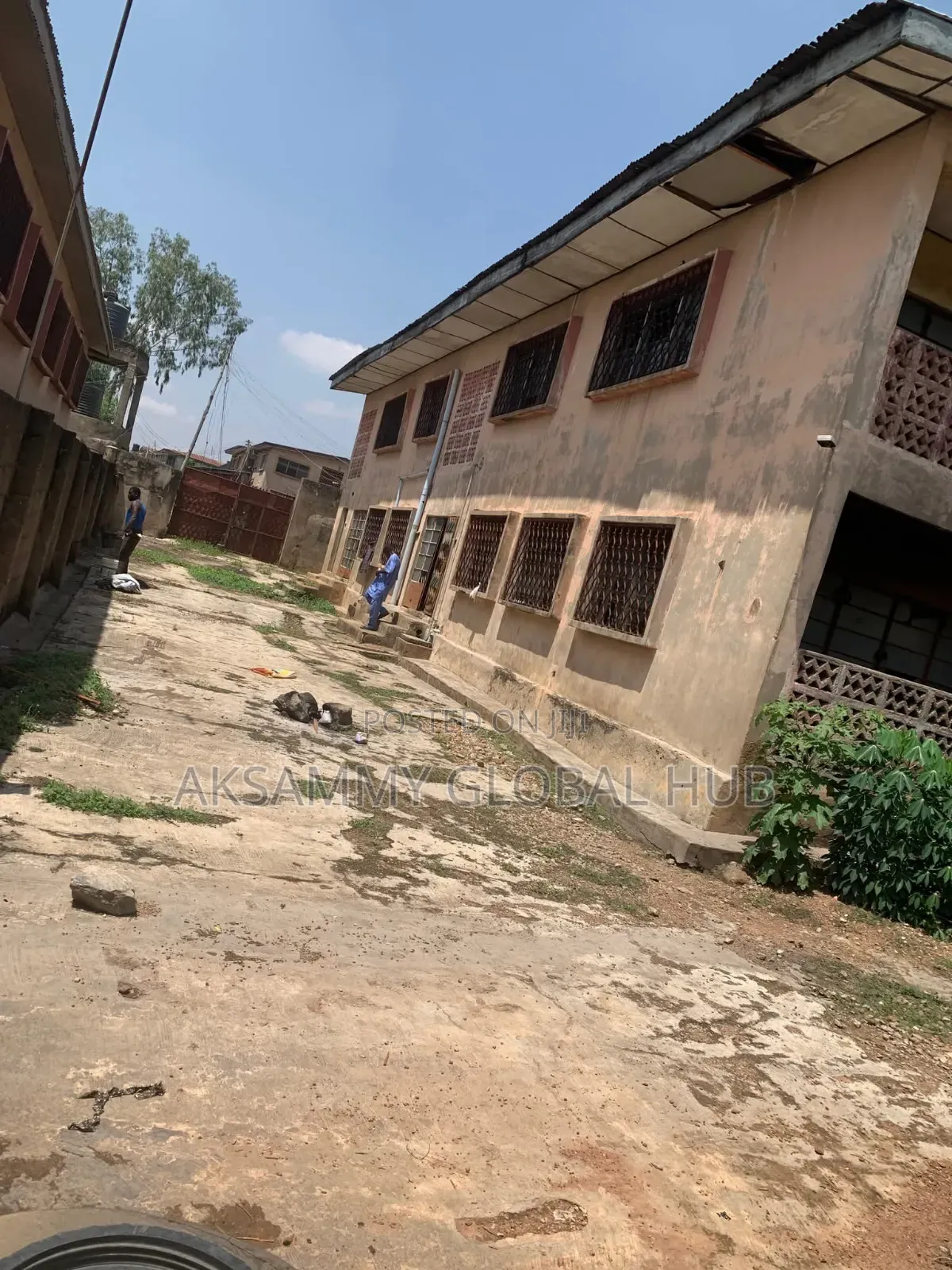 12bdrm Block of Flats in Agbowo. University for sale