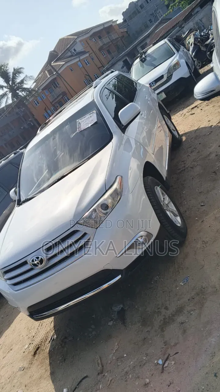 Toyota Highlander Limited 2012 White